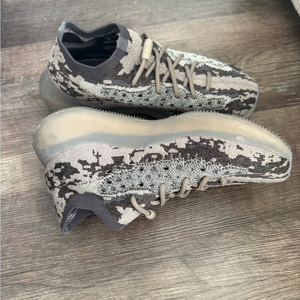 Yeezy Boost 380 - Picture 2 of 5